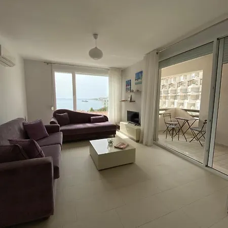 Sunny Bay Apartment